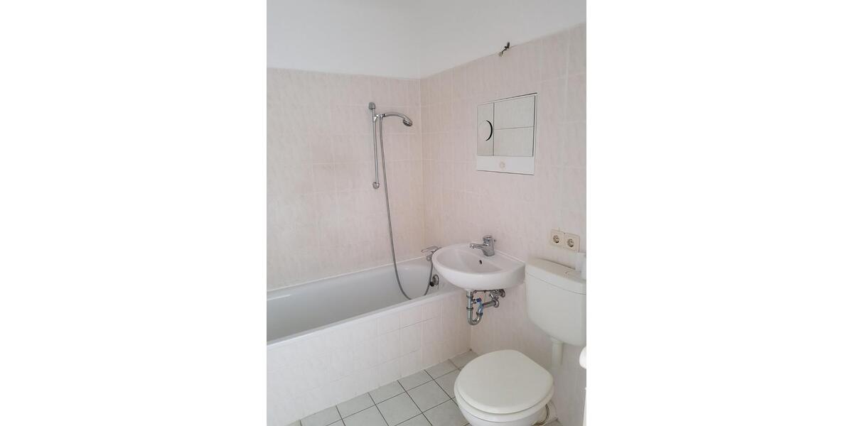 Etagenwohnung Neubrandenburg Datzeberg - 3 Zimmer, 69 m&sup2;, 330&euro; | Angebot:23484282