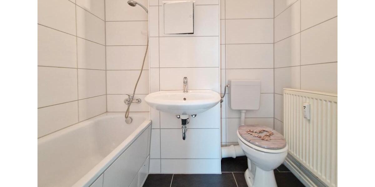 Etagenwohnung Neubrandenburg Carlshöhe - 4 Zimmer, 73 m&sup2;, 471&euro; | Angebot:25750668
