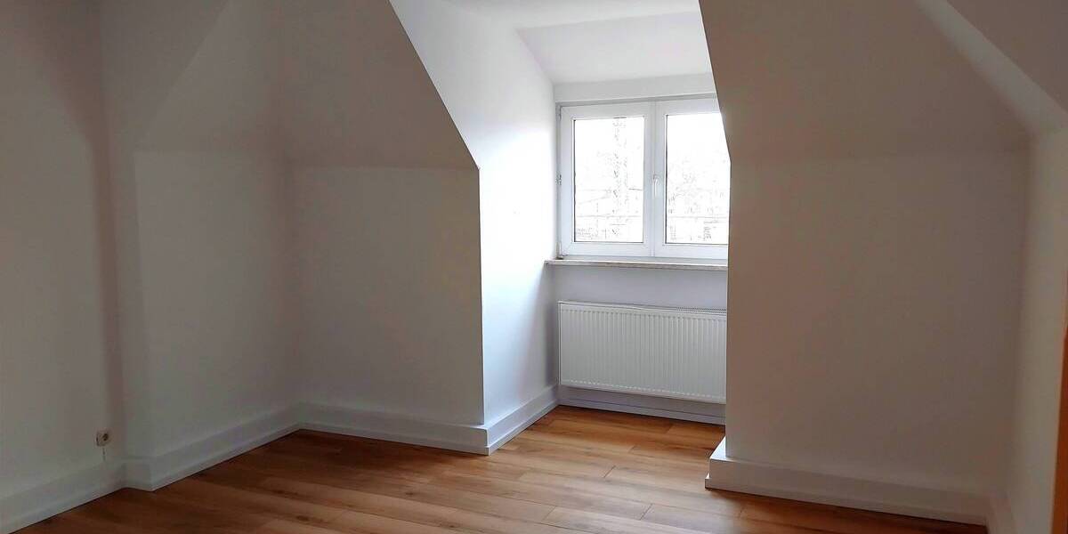Etagenwohnung Neubrandenburg Vogelviertel - 5 Zimmer, 124 m&sup2;, 1.100&euro; | Angebot:25727501