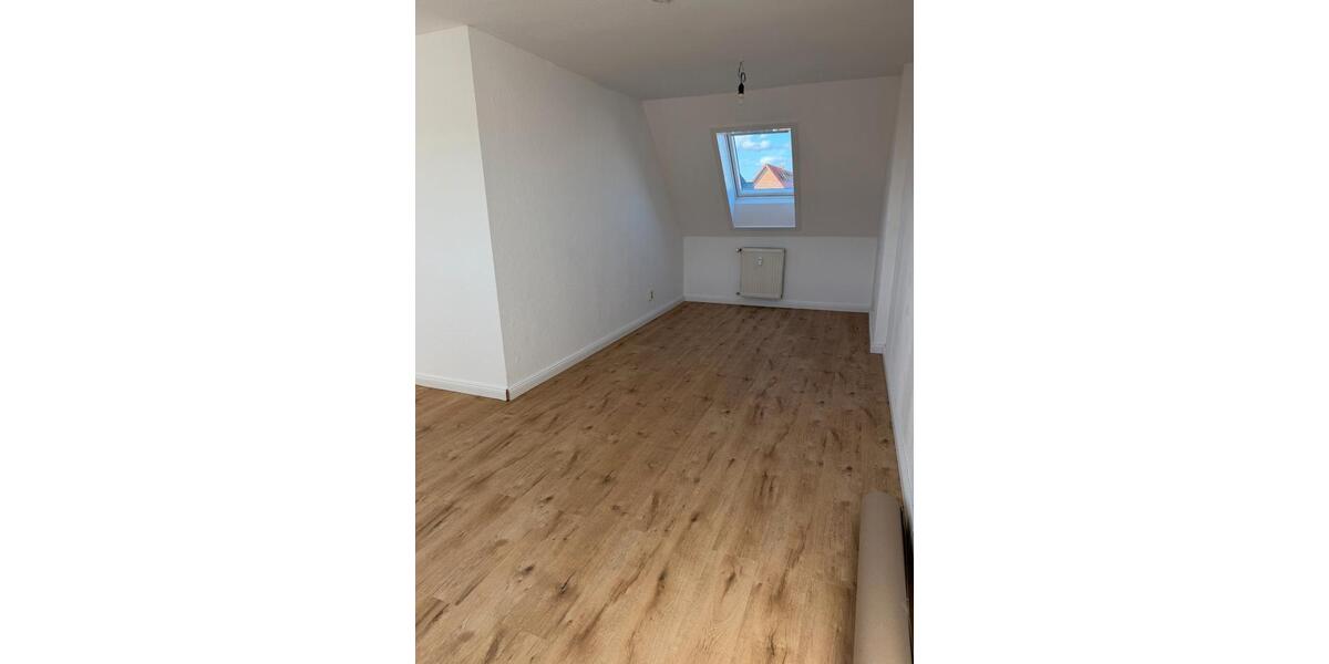 Dachgeschoßwohnung Neubrandenburg Datzeberg - 1 Zimmer, 37 m&sup2;, 325&euro; | Angebot:26041075