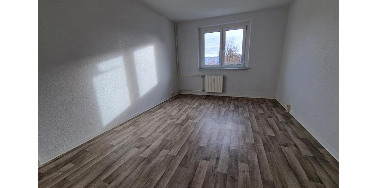 Etagenwohnung Neubrandenburg Carlshöhe - 3 Zimmer, 67 m&sup2;, 493&euro; | Angebot:25646880
