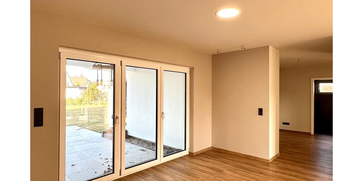 Jetzt Miete möglich! Winkelbungalow 5 km bis Neubrandenburg, Baujahr 2022, Doppelgarage, EBK,Carport - Einfamilienhaus Sponholz | Angebot:25929684