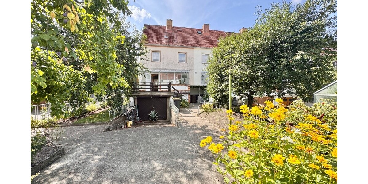 HORN IMMOBILIEN ++ Neubrandenburg Vogelviertel, Haus mit Grundstück, Terrasse und 3 Garagen - Reihenendhaus Neubrandenburg Datzeberg | Angebot:26974618