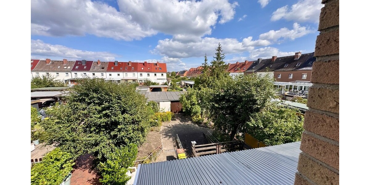 HORN IMMOBILIEN ++ Neubrandenburg Vogelviertel, Haus mit Grundstück, Terrasse und 3 Garagen - Reihenendhaus Neubrandenburg Datzeberg | Angebot:26974618