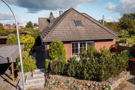 Großzügiger Bungalow mit Kamin und sonnigem Garten voller Obstbäume - Haus Groß Nemerow | Angebot:27513407