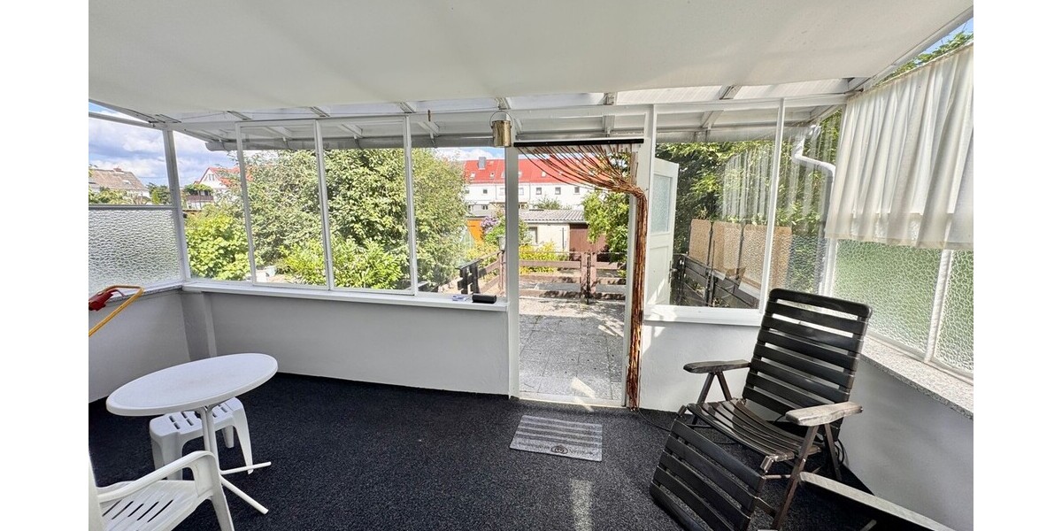HORN IMMOBILIEN ++ Neubrandenburg Vogelviertel, Haus mit Grundstück, Terrasse und 3 Garagen - Reihenendhaus Neubrandenburg Datzeberg | Angebot:26974618