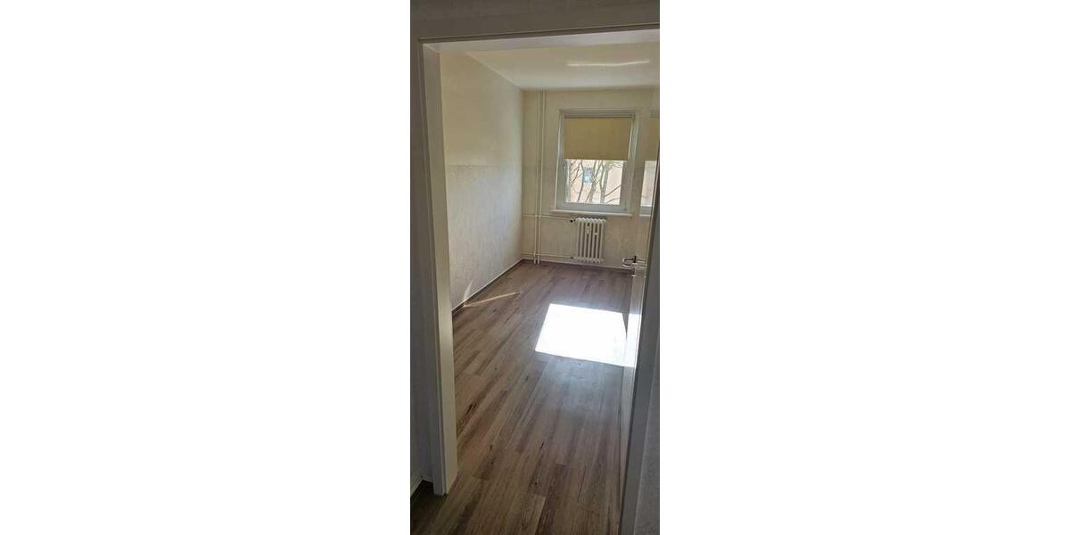 Etagenwohnung Neubrandenburg Datzeberg - 4 Zimmer, 73 m&sup2;, 653&euro; | Angebot:25717399
