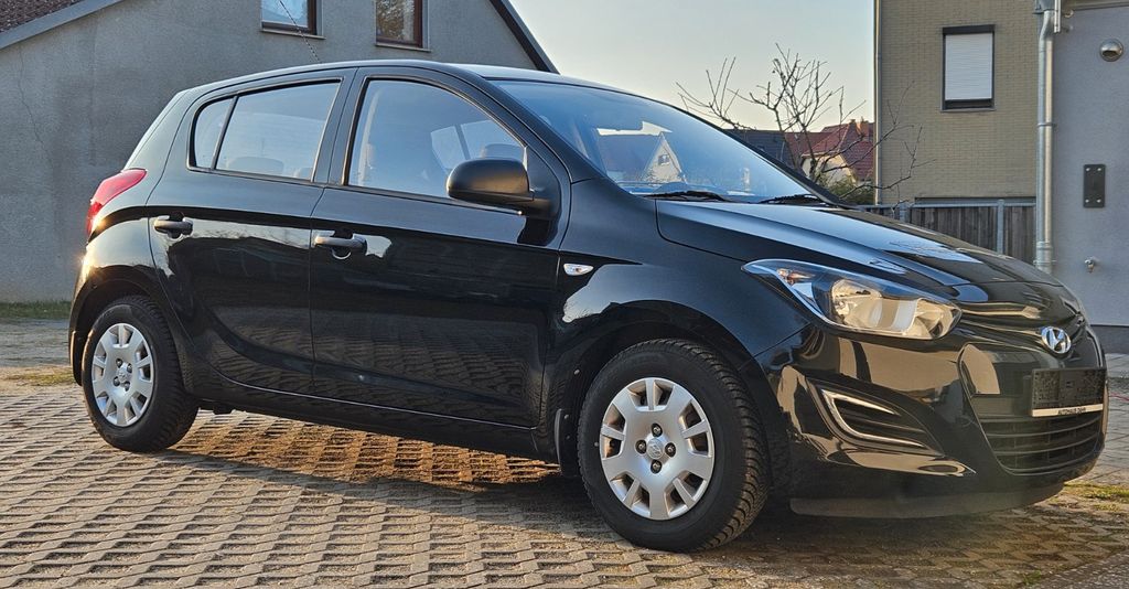 Hyundai i20 87.105 km 4.299 &euro; Neubrandenburg 17033