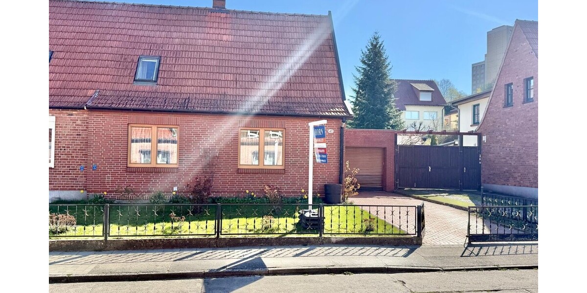 HORN IMMOBILIEN++ Neubrandenburg, Doppelhaushälfte mit Keller, Garage und Nebengelass - Doppelhaushälfte Neubrandenburg Datzeberg | Angebot:26443281