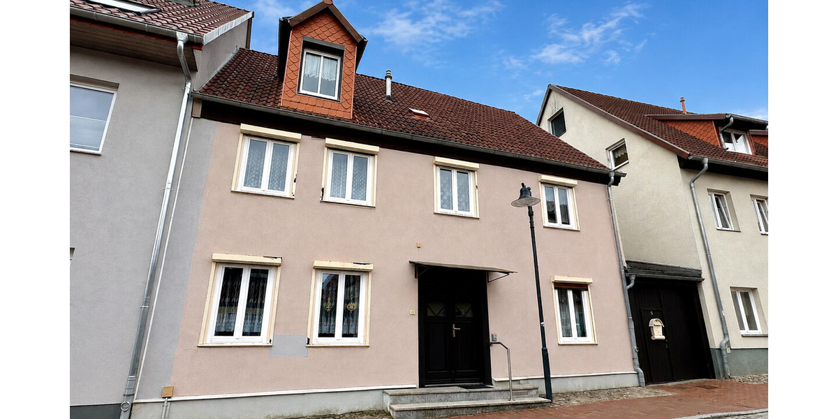 HORN IMMOBILIEN ++ Reihenmittelhaus in Burg Stargard, zentrale Lage - Zweifamilienhaus Burg Stargard | Angebot:27119867