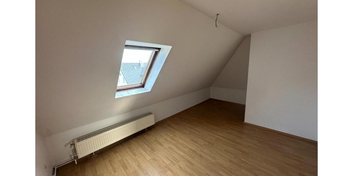 Dachgeschoßwohnung Neustrelitz - 3 Zimmer, 59 m&sup2;, 415&euro; | Angebot:25853532