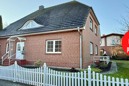 HORN IMMOBILIEN++ 2 km bis Neubrandenburg, großes Einfamilienhaus mit vielen Extras - Einliegerwohnung möglich - Haus Neuendorf Neuendorf | Angebot:24625005