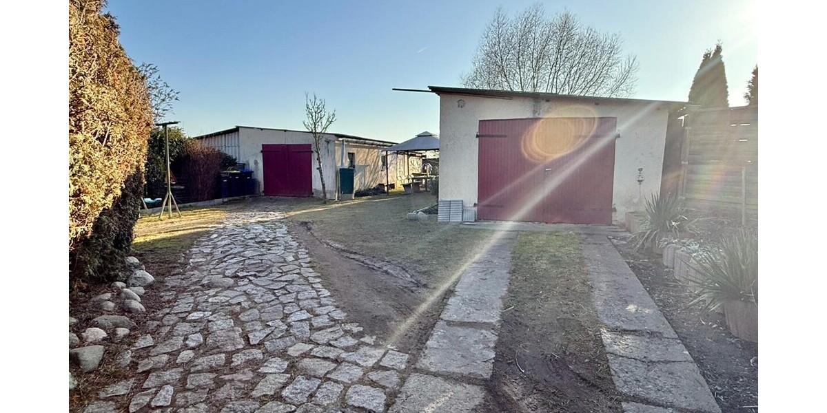 HORN IMMOBILIEN++ 15 km bis Neubrandenburg, schöne Doppelhaushälfte mit großen Grundstück & 2 Garagen - Doppelhaushälfte Bassow Bassow | Angebot:26085785