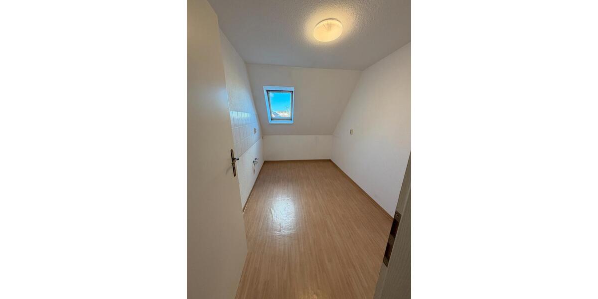 Dachgeschoßwohnung Neubrandenburg Datzeberg - 1 Zimmer, 37 m&sup2;, 325&euro; | Angebot:26041075