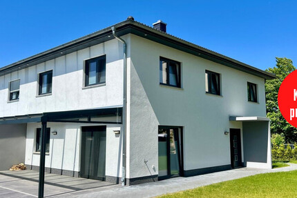 HORN IMMOBILIEN++ Neubrandenburg, große und neuwertige Doppelhaushälfte mit Kamin, EBK, E-Ladestation - Haus Neubrandenburg | Angebot:22648687