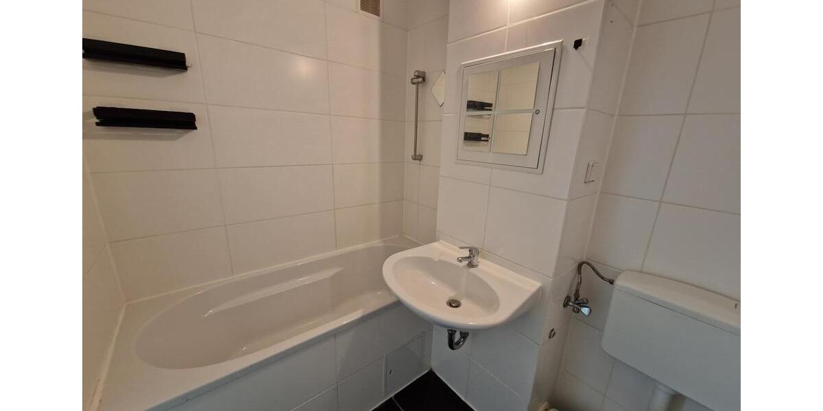 Etagenwohnung Neubrandenburg Carlshöhe - 1 Zimmer, 26 m&sup2;, 232&euro; | Angebot:25960223