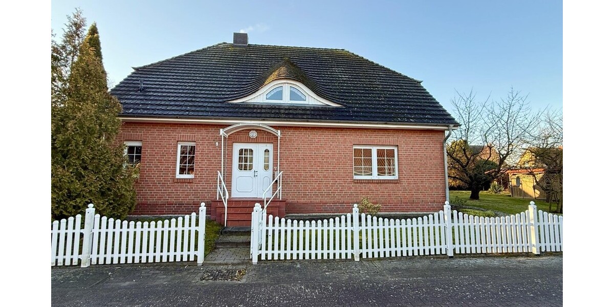 HORN IMMOBILIEN++ 2 km bis Neubrandenburg, großes Einfamilienhaus mit vielen Extras - Einliegerwohnung möglich - Einfamilienhaus Neuendorf Neuendorf | Angebot:24625005