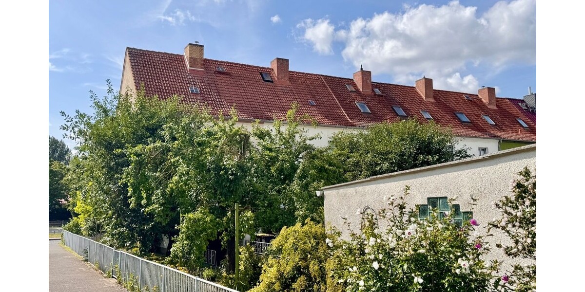 HORN IMMOBILIEN ++ Neubrandenburg Vogelviertel, Haus mit Grundstück, Terrasse und 3 Garagen - Reihenendhaus Neubrandenburg Datzeberg | Angebot:26974618