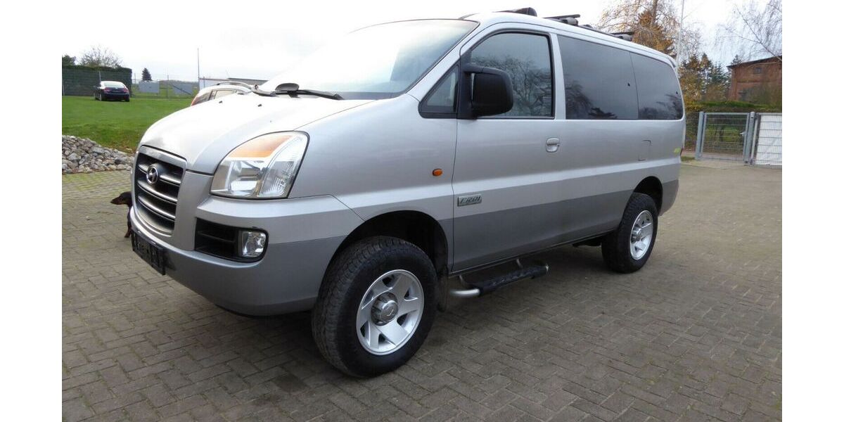 Hyundai H-1 Starex 253.000 km 9.999 &euro; Neddemin 17039