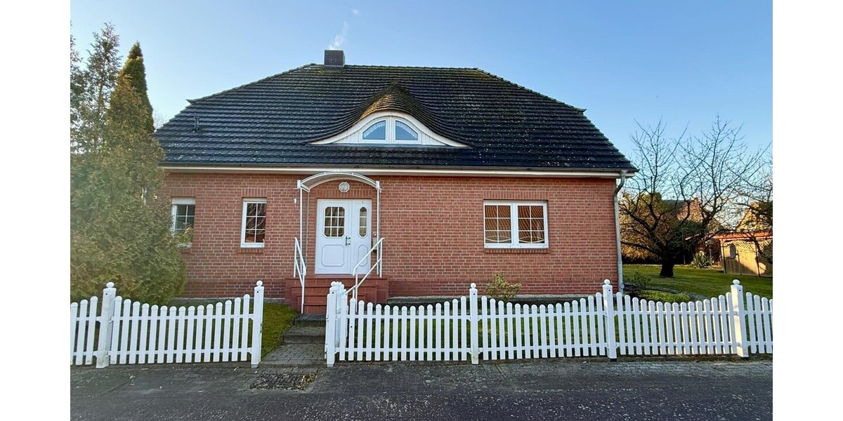 HORN IMMOBILIEN++ 2 km bis Neubrandenburg, großes Einfamilienhaus mit vielen Extras - Einliegerwohnung möglich - Einfamilienhaus Neuendorf Neuendorf | Angebot:24625005