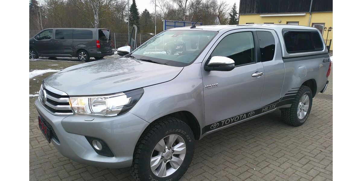 Toyota Hilux 176.000 km 26.850 &euro; Neddemin 17039