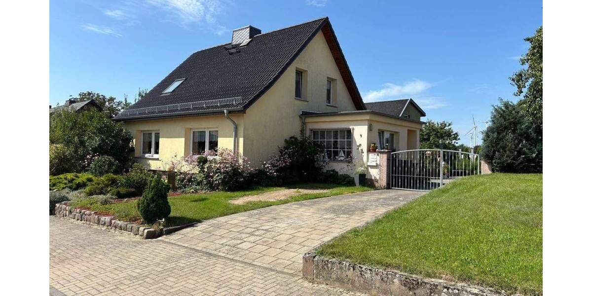 Einfamilienhaus Altentreptow - 7 Zimmer, 230 m&sup2;, 299.000&euro; | Angebot:25708811