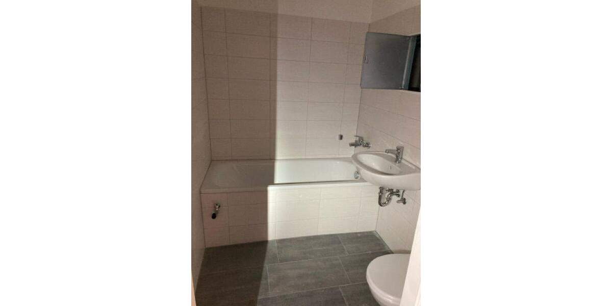 Etagenwohnung Neubrandenburg Oststadt - 3 Zimmer, 64 m&sup2;, 391&euro; | Angebot:25739843