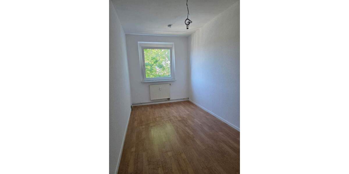 Etagenwohnung Neubrandenburg Oststadt - 4 Zimmer, 76 m&sup2;, 320&euro; | Angebot:25739783