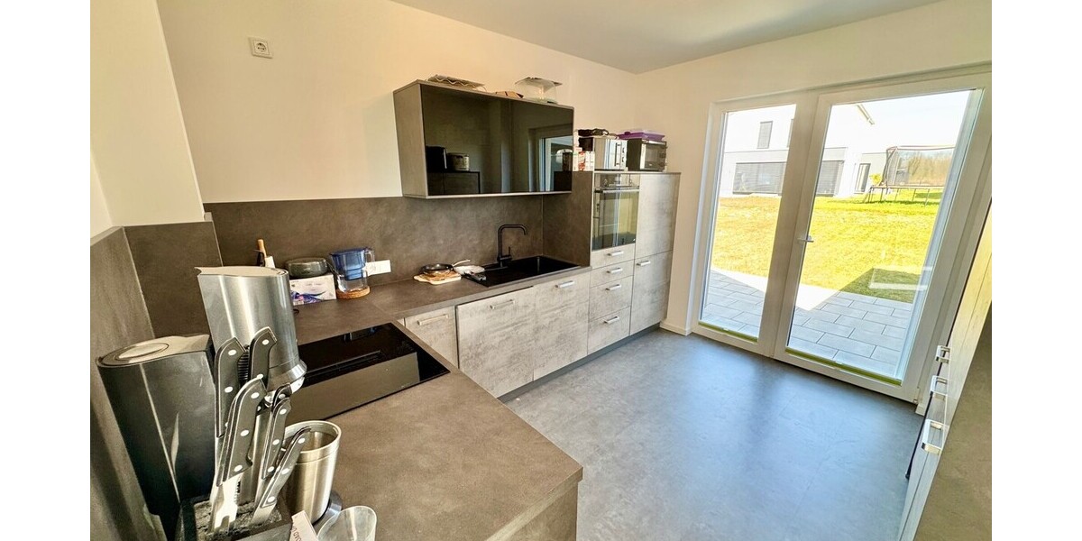 HORN IMMOBILIEN ++ Neuwertiges Einfamilienhaus in Neubrandenburg Obodritenstraße, EBK + Carport - Doppelhaushälfte Neubrandenburg | Angebot:26704800