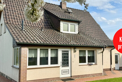 HORN IMMOBILIEN ++ Haus mit Doppelgarage und Nebengebäude in Wodarg bei Altentreptow, ruhige Lage - Haus Werder OT Wodarg Wodarg | Angebot:26875433